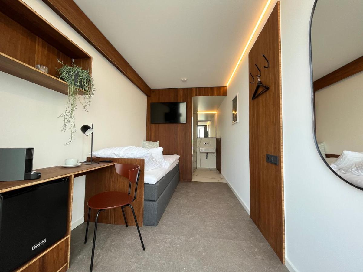 Tin Inn - Hueckelhoven - Das Hotel Aus Hochwertig Ausgebauten Ueberseecontainern Экстерьер фото
