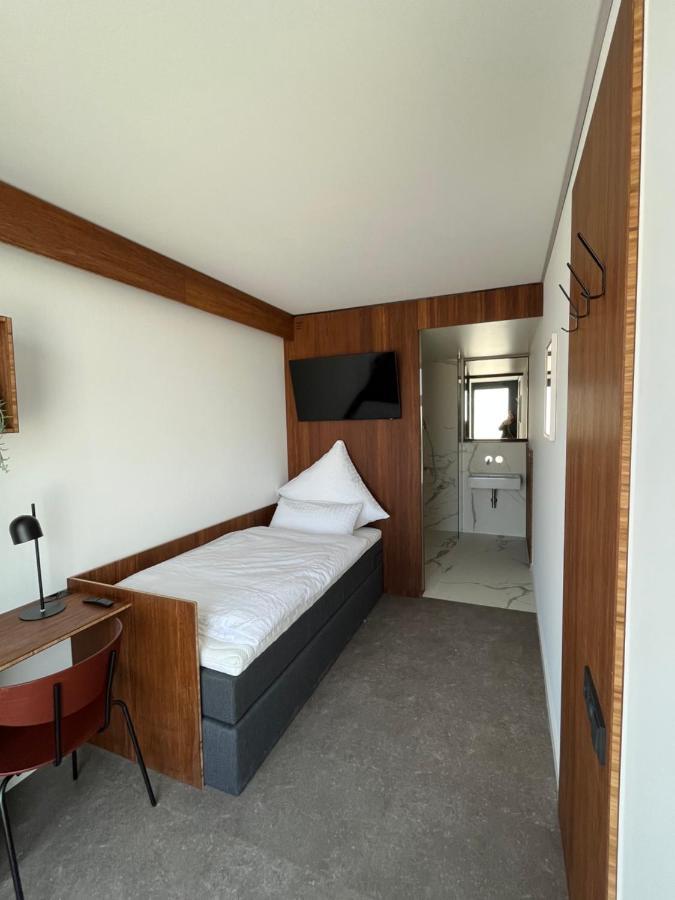 Tin Inn - Hueckelhoven - Das Hotel Aus Hochwertig Ausgebauten Ueberseecontainern Экстерьер фото
