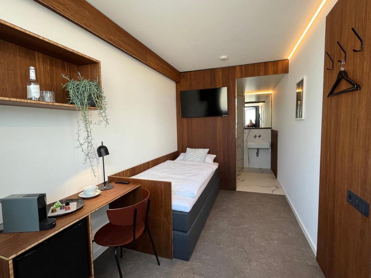 Tin Inn - Hueckelhoven - Das Hotel Aus Hochwertig Ausgebauten Ueberseecontainern Экстерьер фото